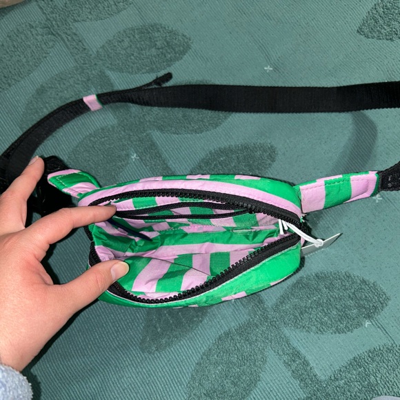 💚 NWT BAGGU Puffy Belt Bag 🩷 - Picture 3 of 4